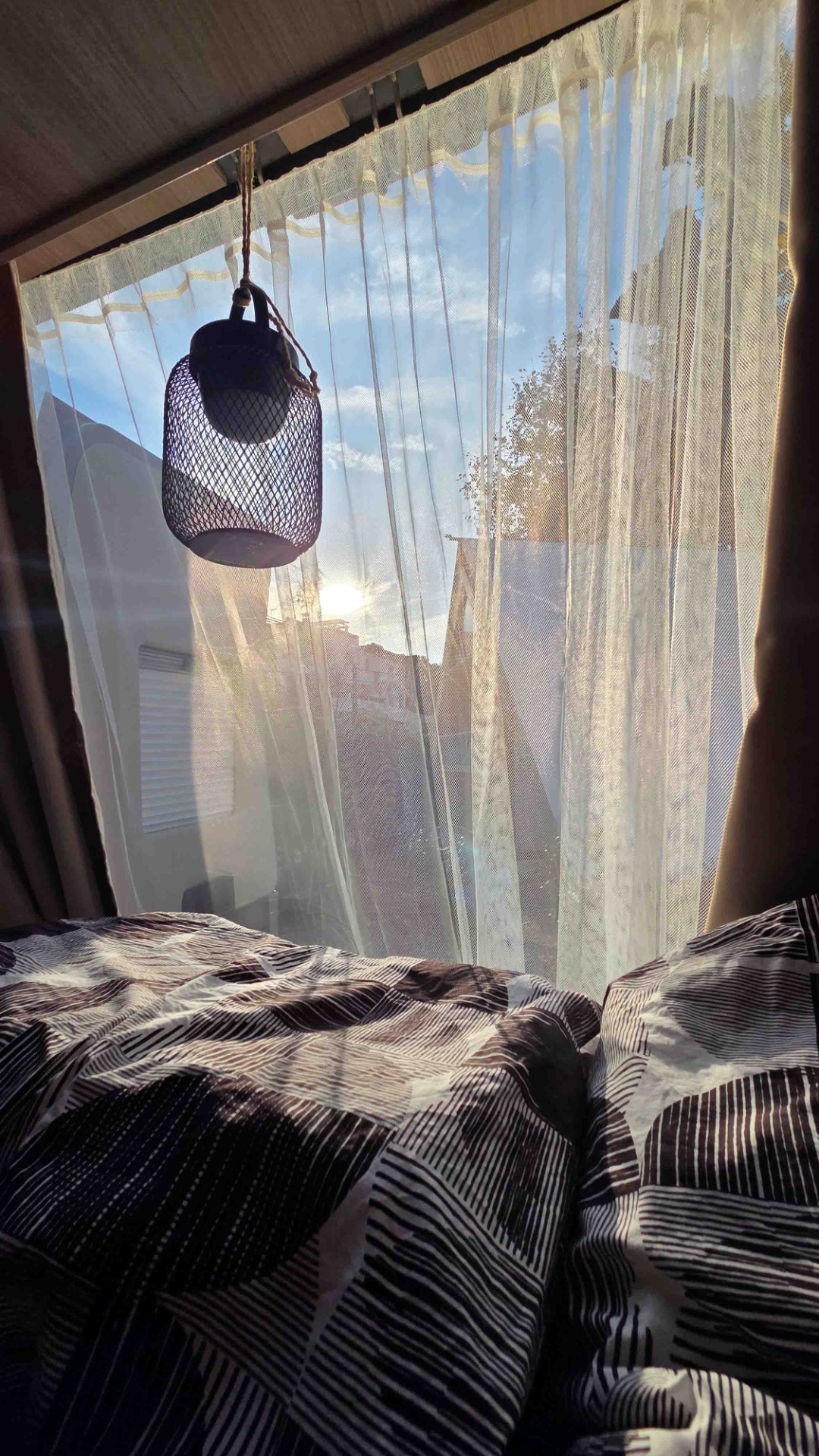 Pikku-Challessa (retkeilyautomme nimi) ehkä parasta on takaovet ja ikkunat.